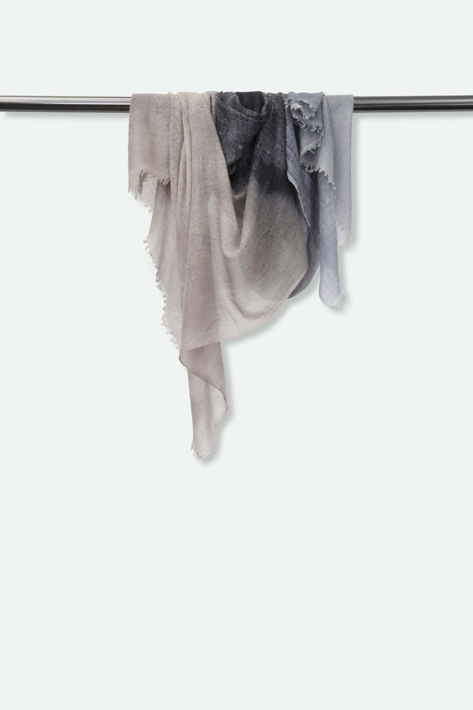 MIDGREY SCARF IN HAND DYED CASHMERE - Image 5