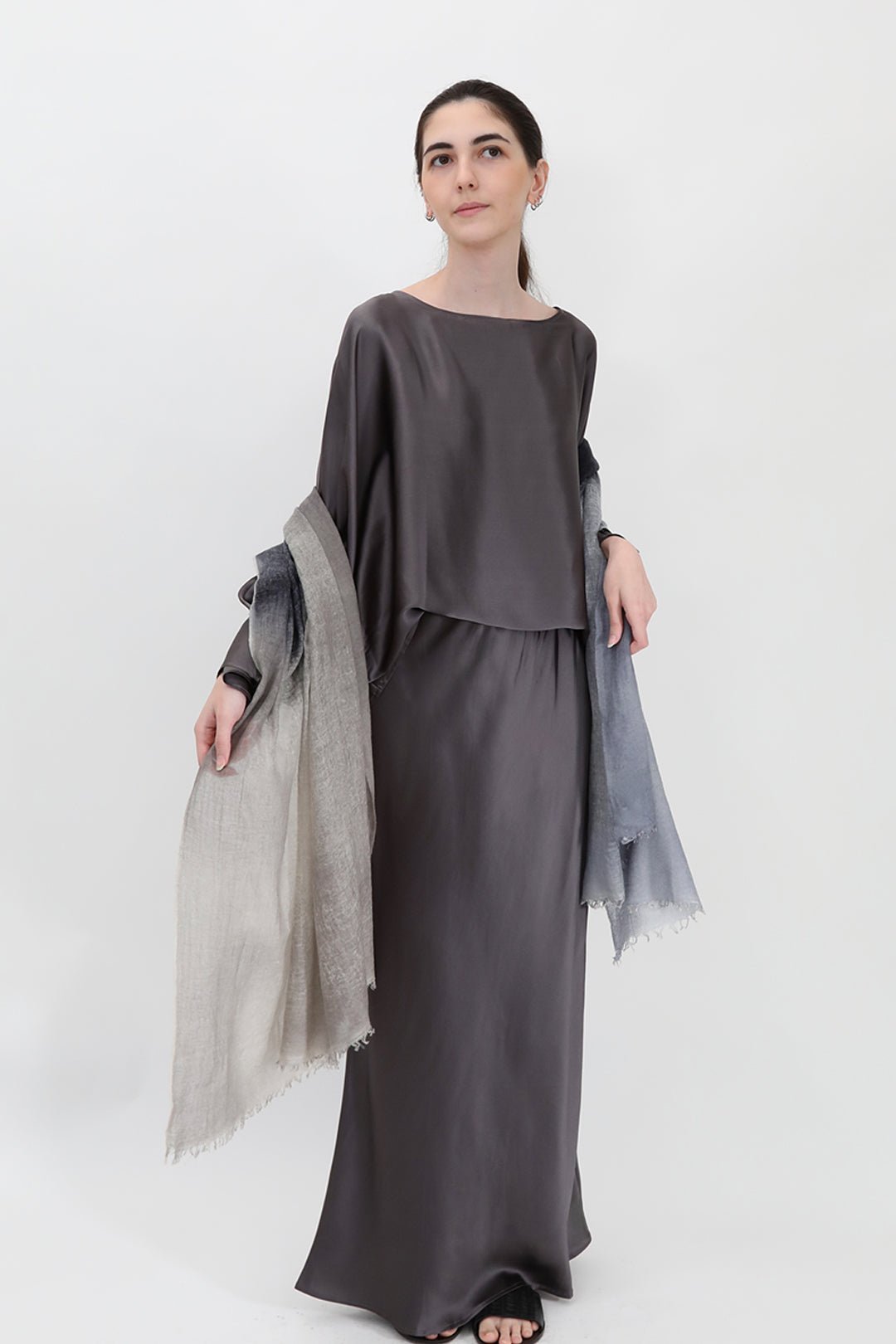 MIDGREY SCARF IN HAND DYED CASHMERE - Image 2